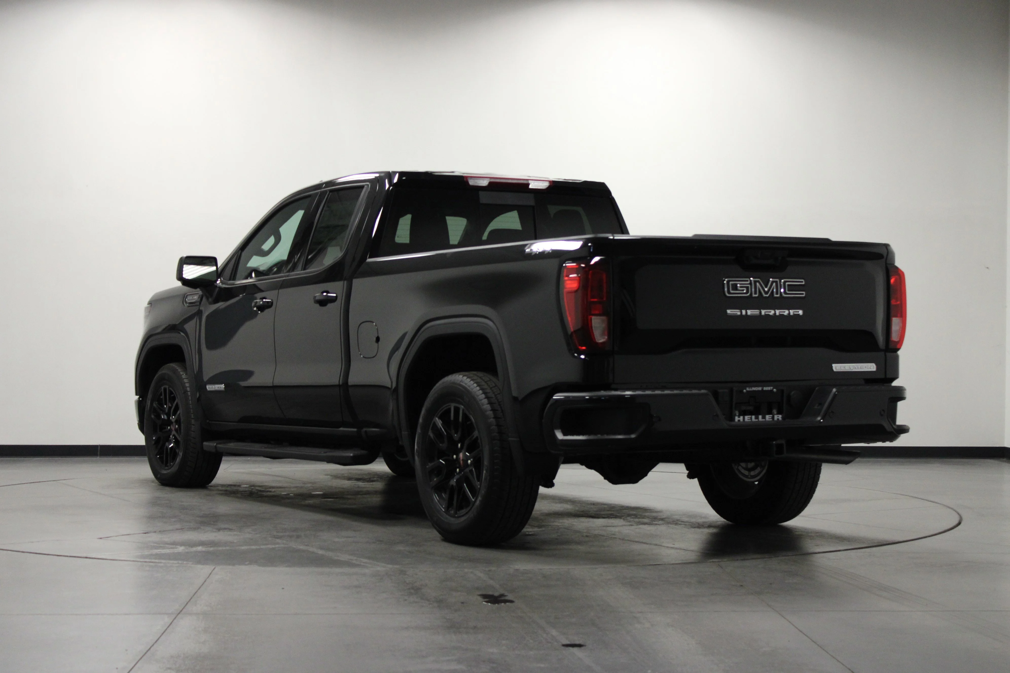 New 2025 Onyx Black GMC Elevation image 6