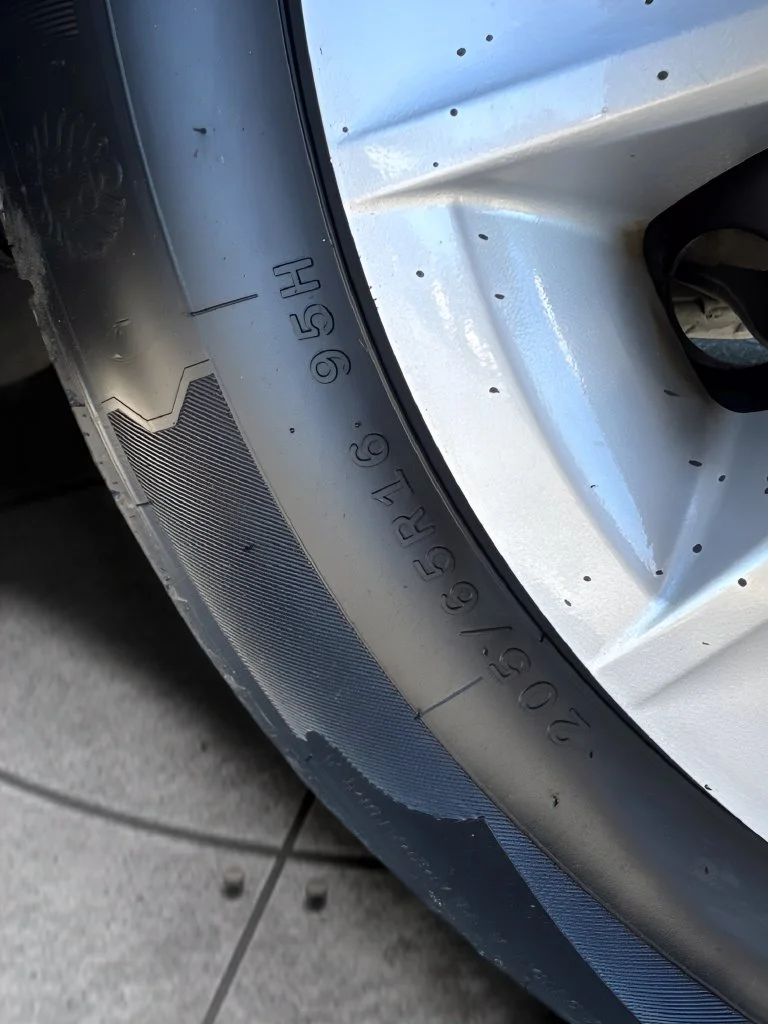 Used 2015 White Toyota LE image 32