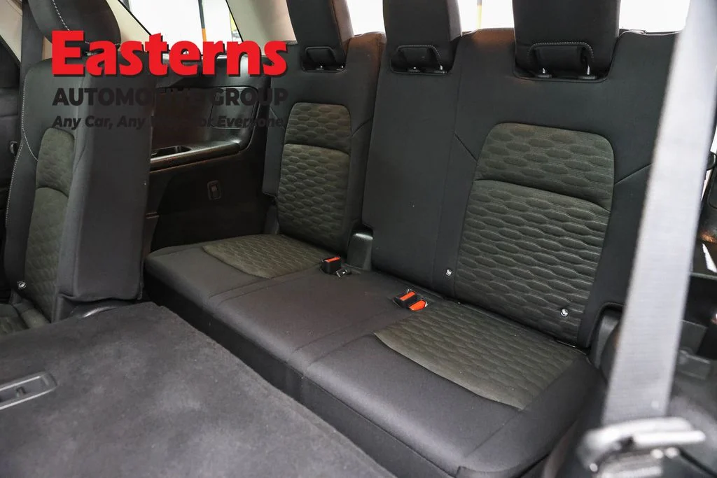 Used 2023 Silver Nissan S image 9