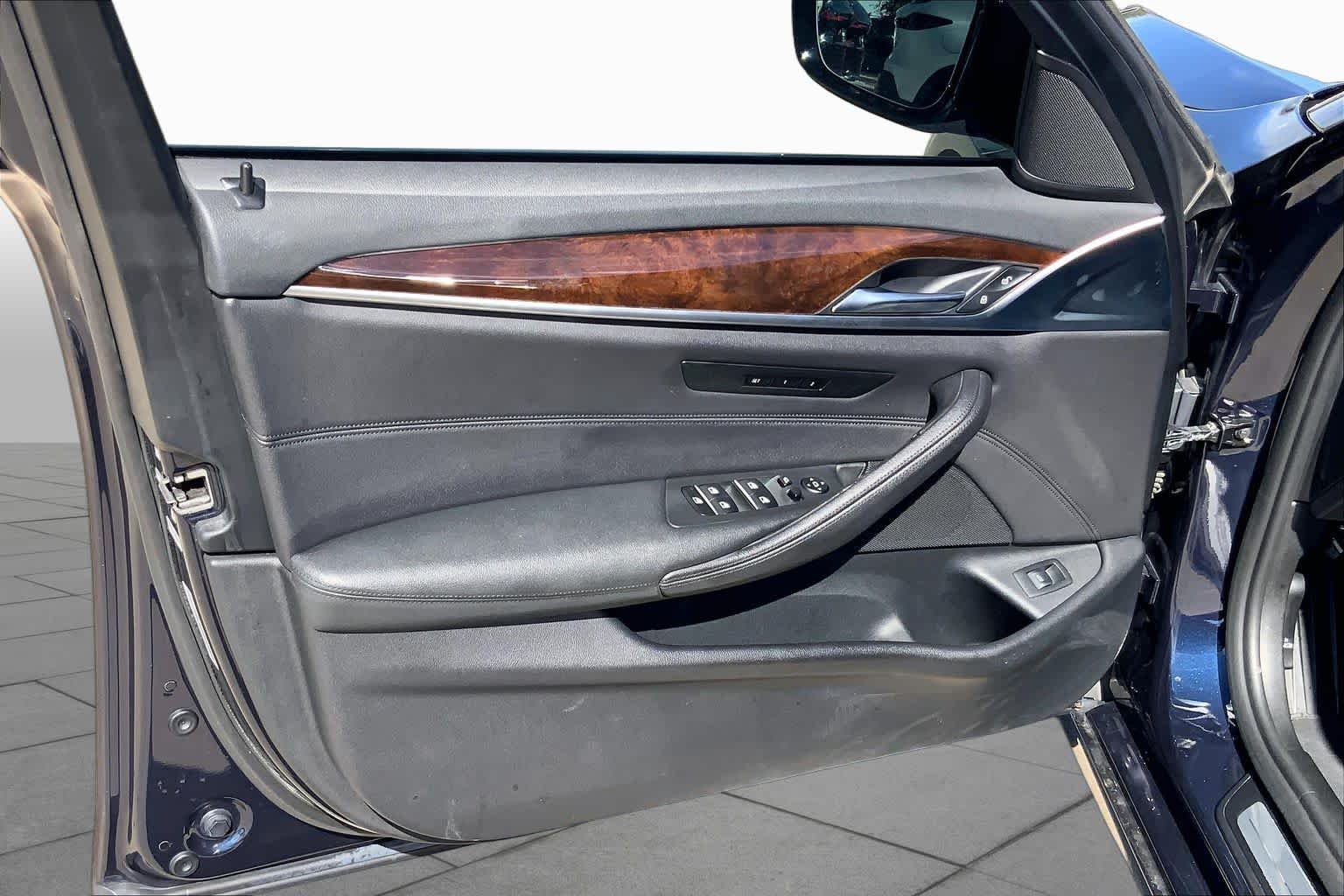 Used 2019 Imperial Blue Metallic BMW 530i xDrive image 22