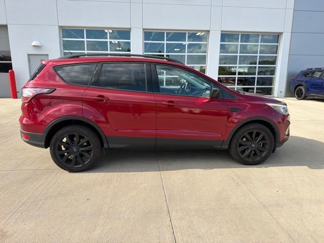 Used 2017 Red Ford SE image 3