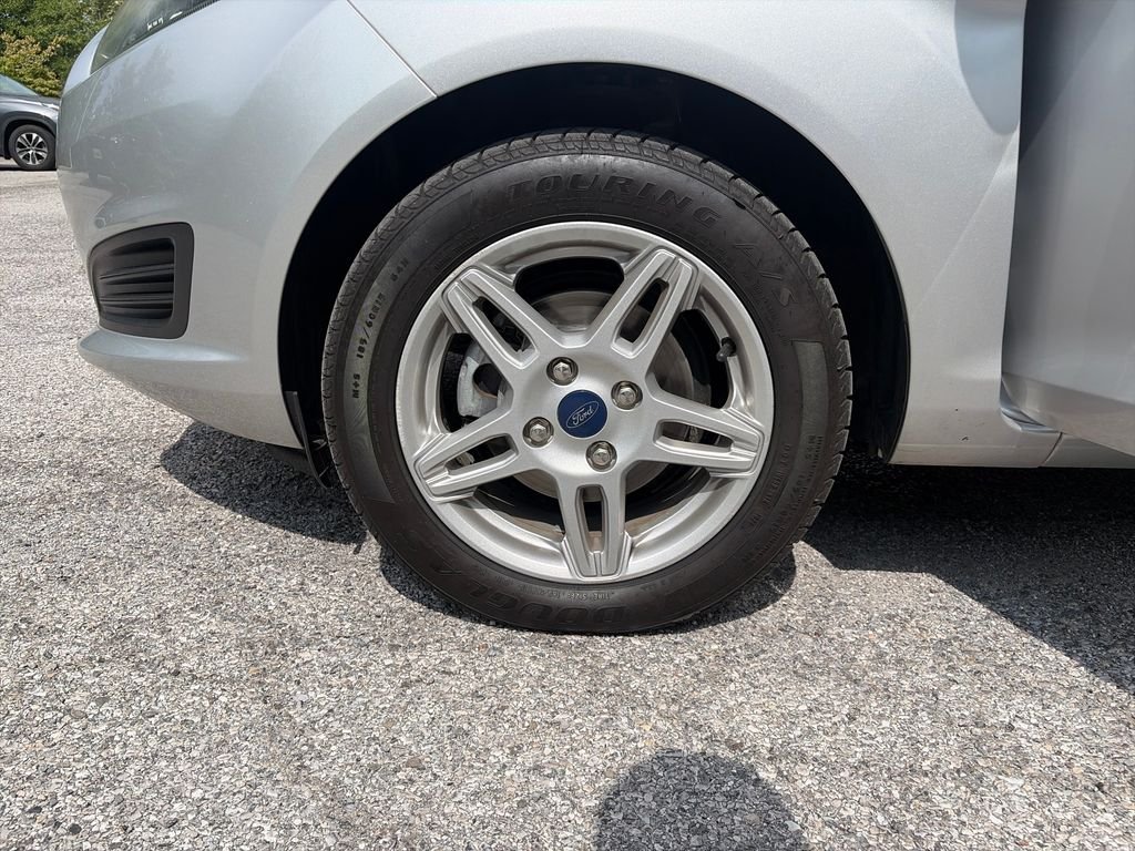 Used 2018 Silver Ford SE image 39
