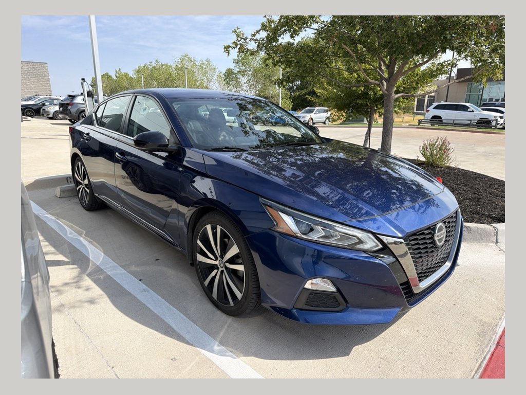Used 2021 Blue Nissan 2.0 SR image 1