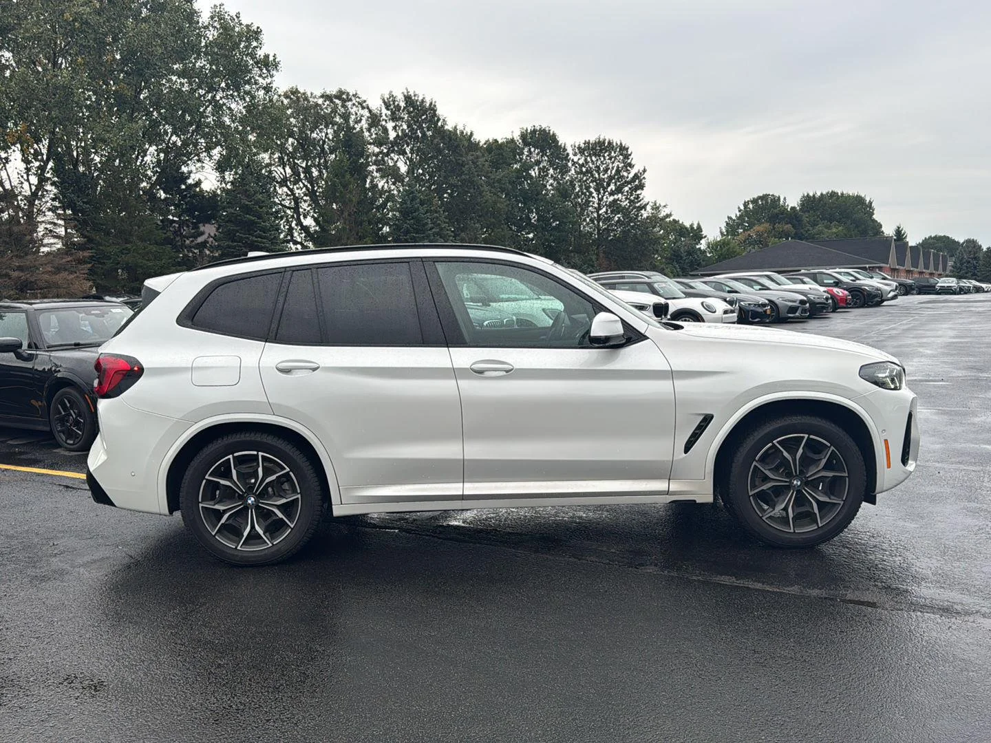 Used 2024 Mineral White Metallic BMW xDrive30i image 2