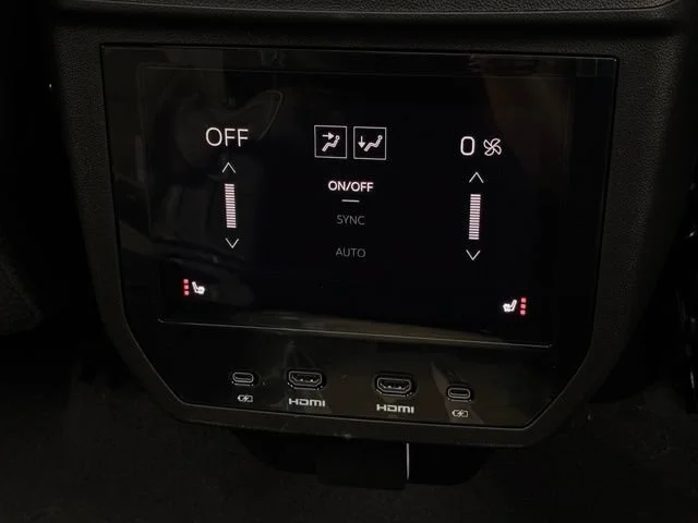 2026 GMC Yukon XL Denali Ultimate - Photo 9
