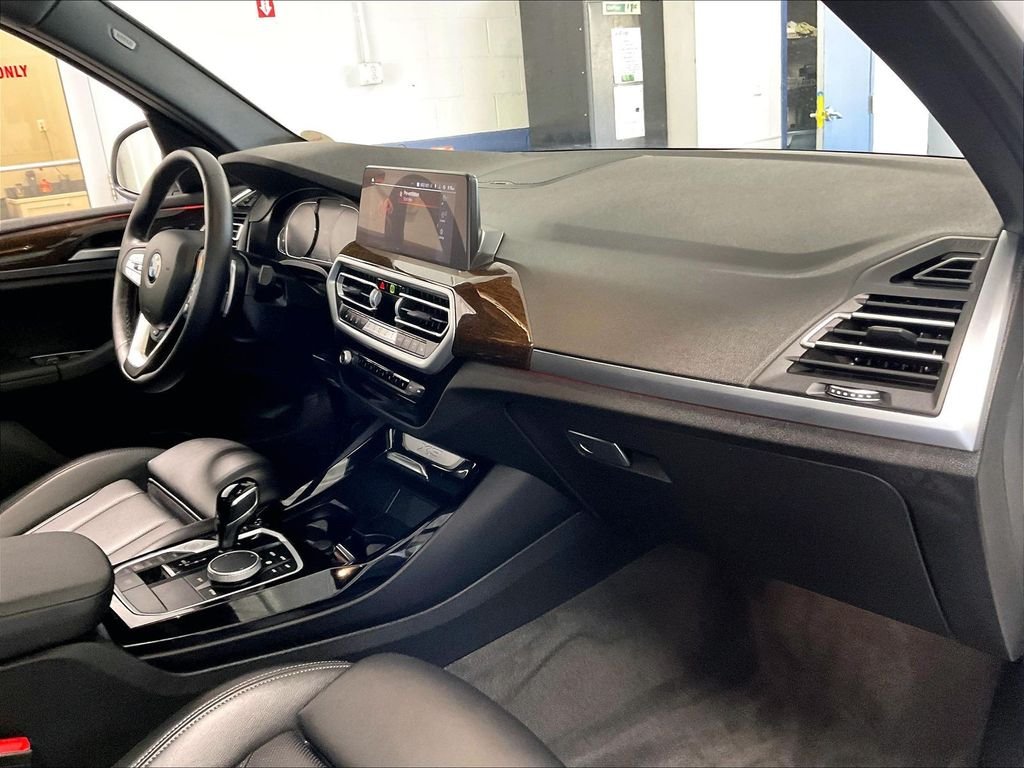 Used 2022 White BMW xDrive30i image 14