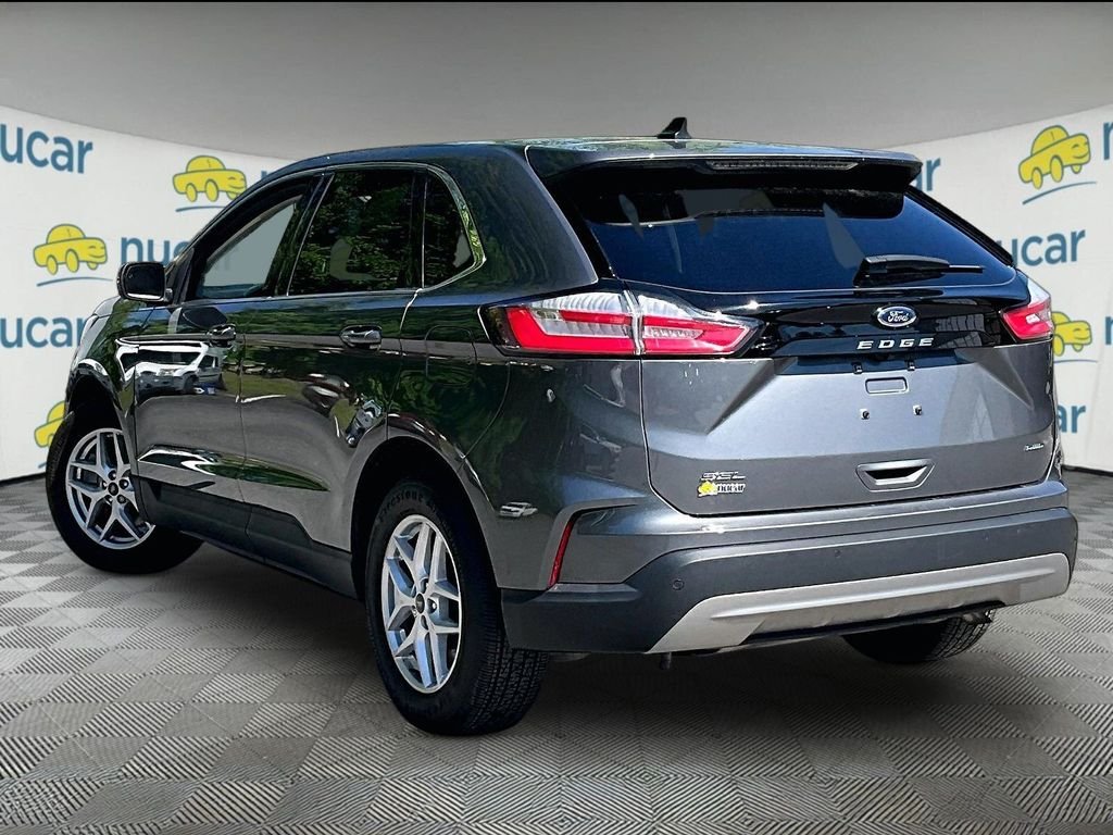Used 2023 Gray Ford SEL image 4