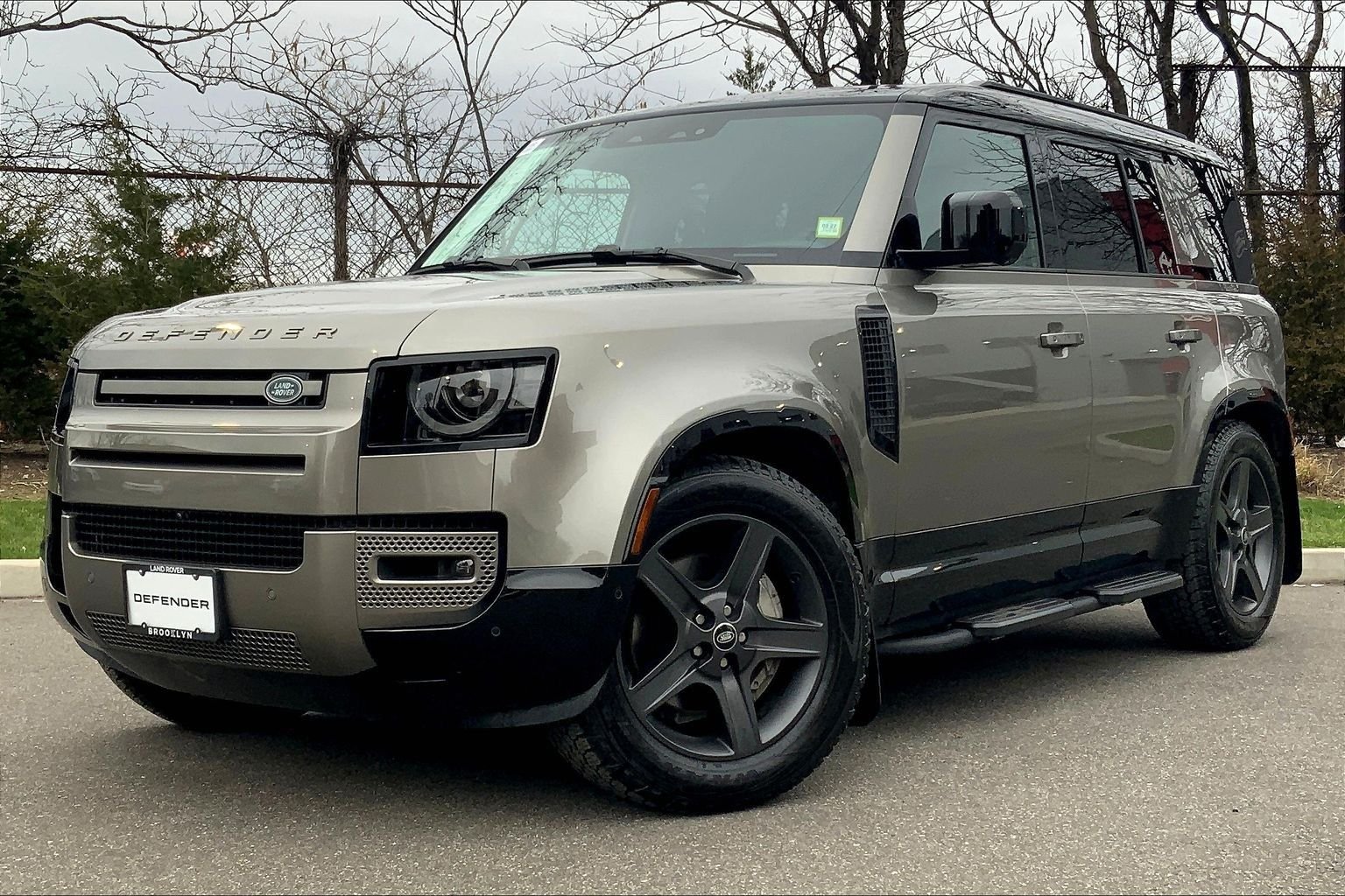 2025 Land Rover Defender 110 X-Dynamic SE P400's photo