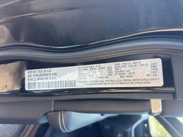 New 2027 High-Gloss Black Paint Jeep Limited image 35