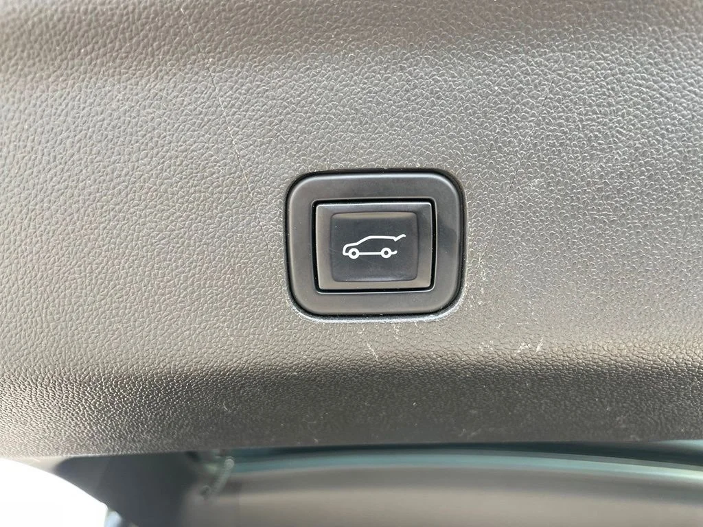 Used 2022 Satin Steel Metallic Chevrolet Premier image 34
