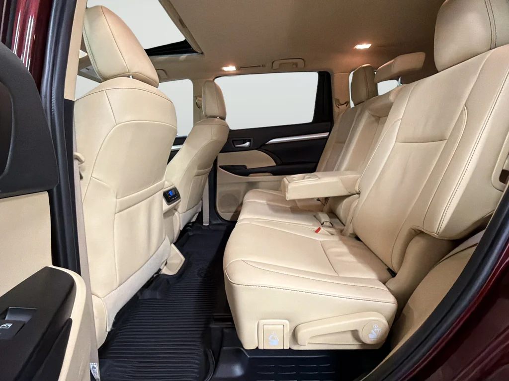 Used 2019 Red Toyota XLE image 26