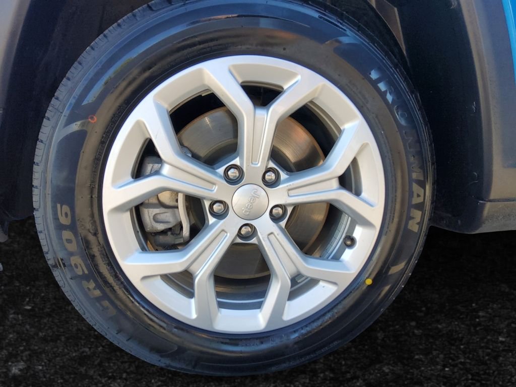 Used 2024 Blue Jeep Latitude image 26