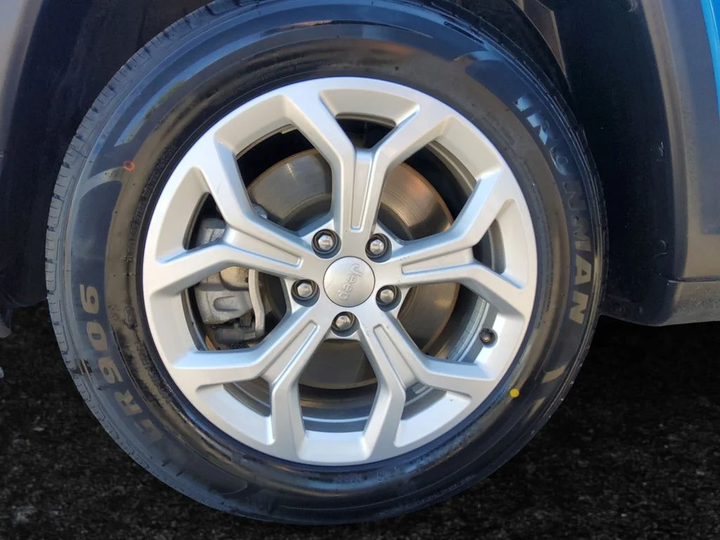 Used 2024 Blue Jeep Latitude image 26