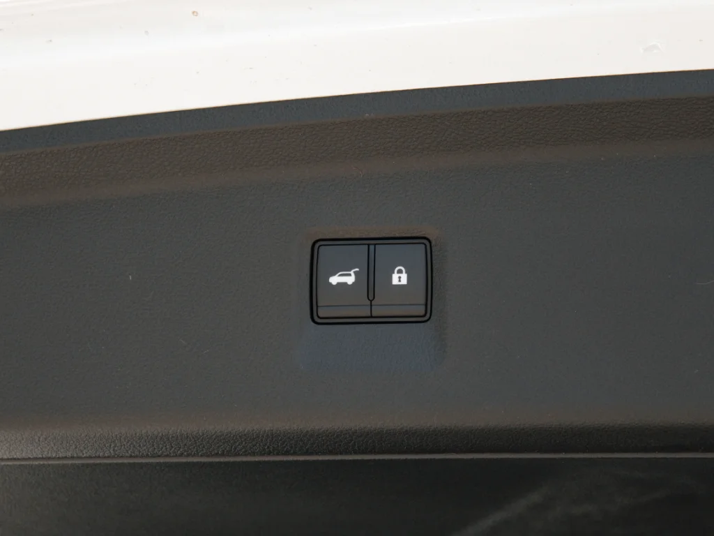 New 2027 2T RAD WHT INFINITI Autograph AWD image 34