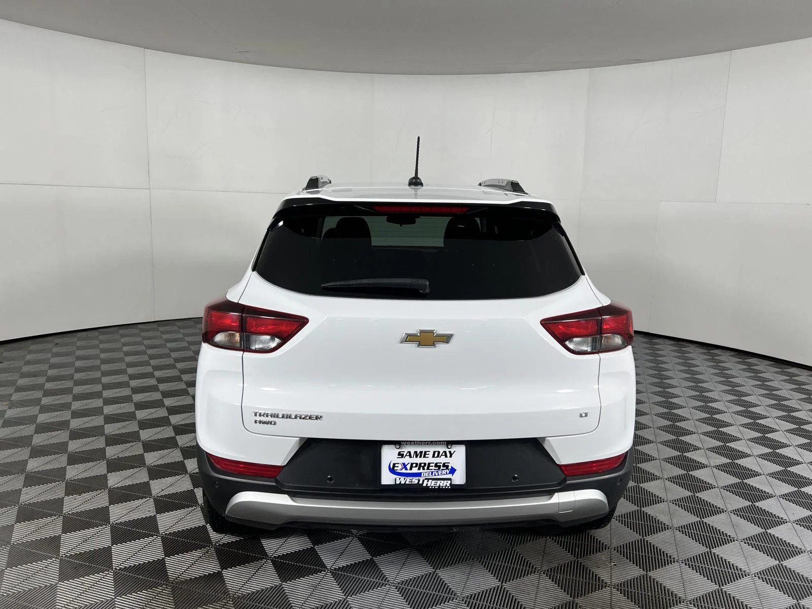 Used 2024 Summit White Chevrolet LT image 3