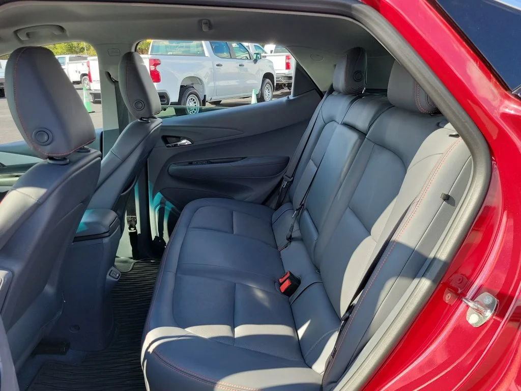 Certified Used 2017 Includes (TUS) Black grille. Chevrolet Premier image 23