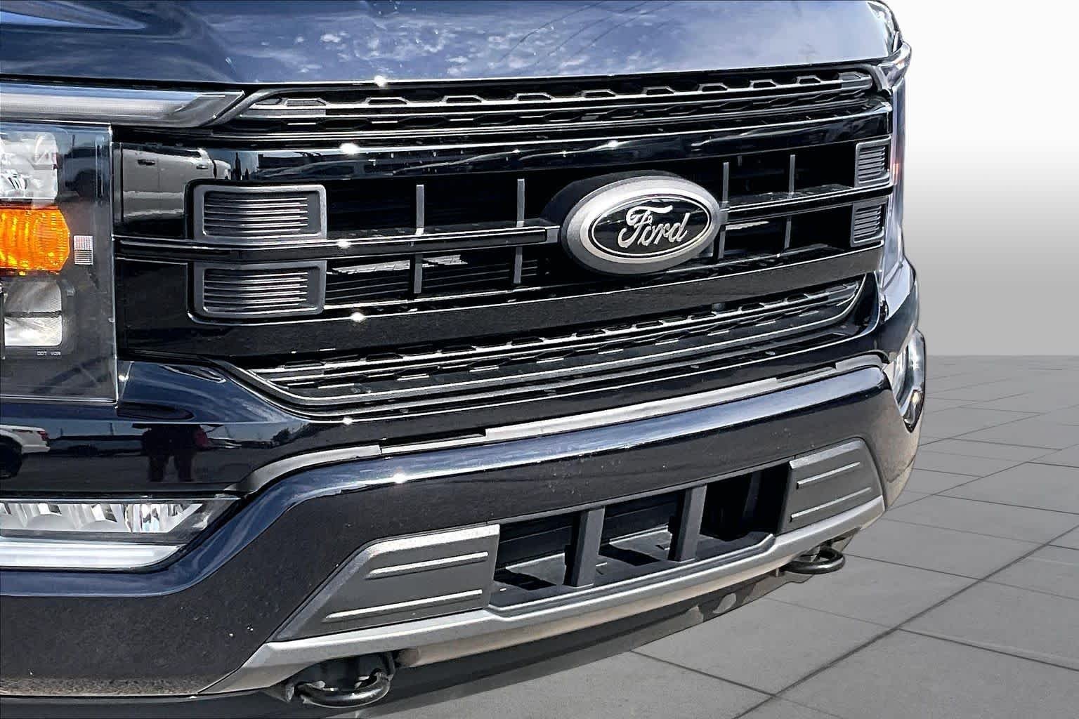 Used 2023 Agate Black Metallic Ford XLT image 27
