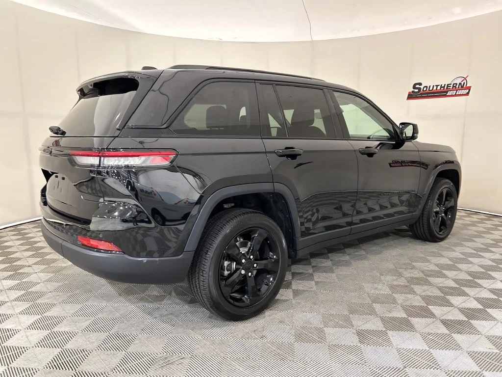 Used 2023 Black Jeep Limited image 5
