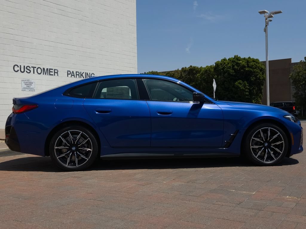 New 2026 Portimao Blue Metallic BMW eDrive40 image 3