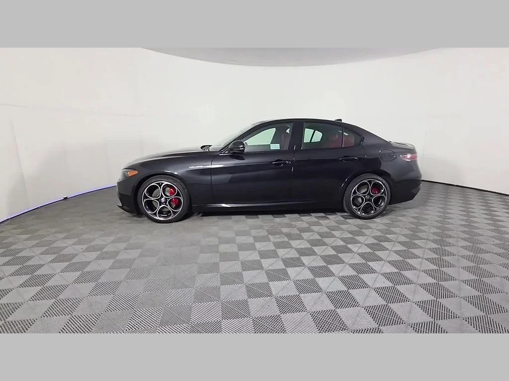 New 2026 Vulcano Black Metallic Alfa Romeo Base image 35