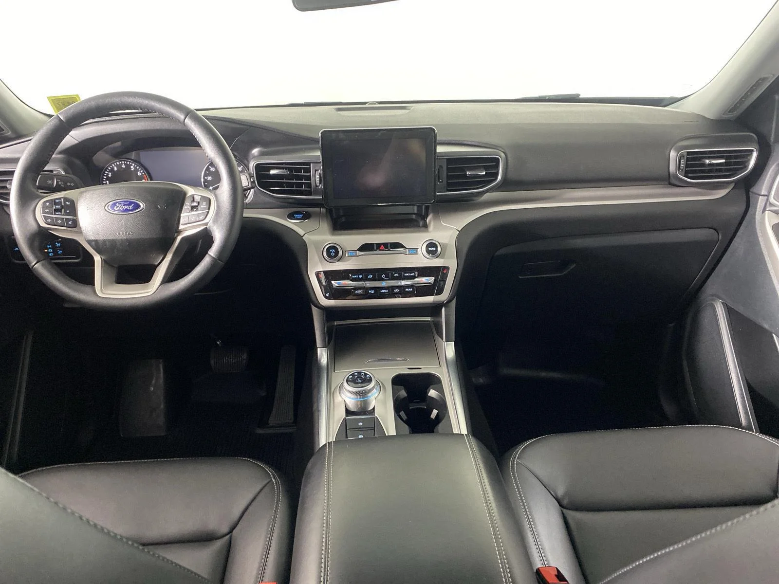 Used 2023 Iconic Silver Ford XLT image 4