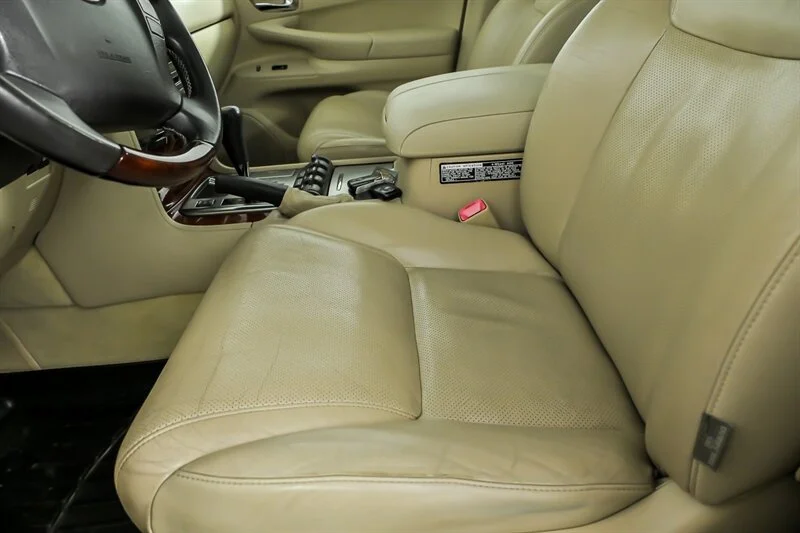 Used 2009 Starfire Pearl Lexus  image 15