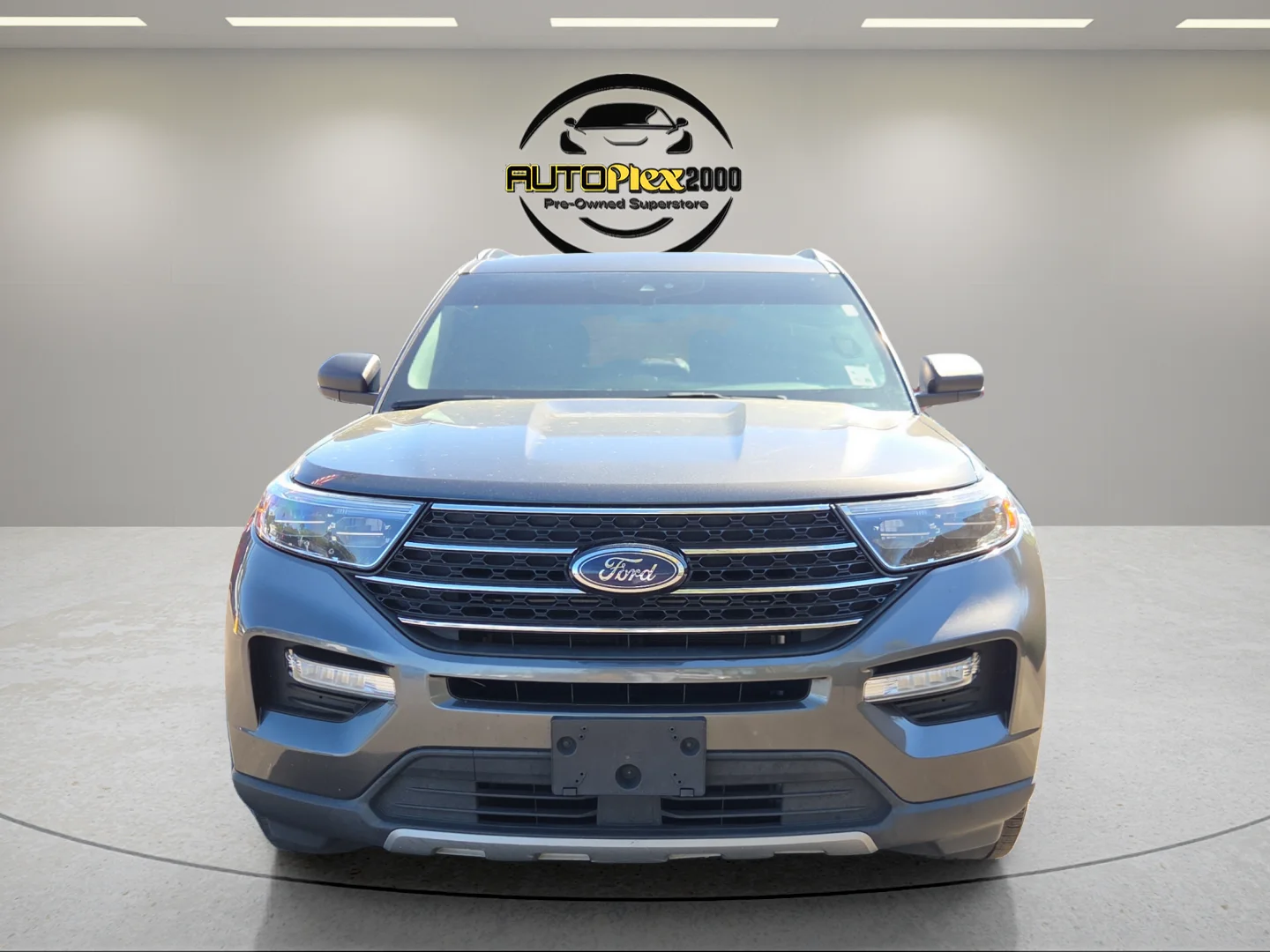 Used 2020 Gray Ford XLT image 2