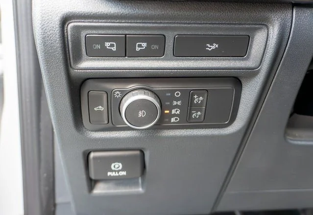Used 2022 White Metallic Ford XLT image 16