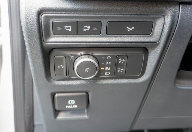 Used 2022 White Metallic Ford XLT image 16
