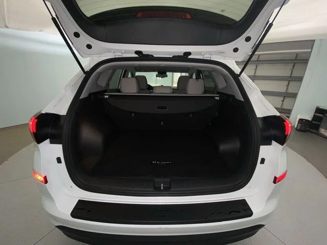 Used 2021 White Hyundai Value image 22