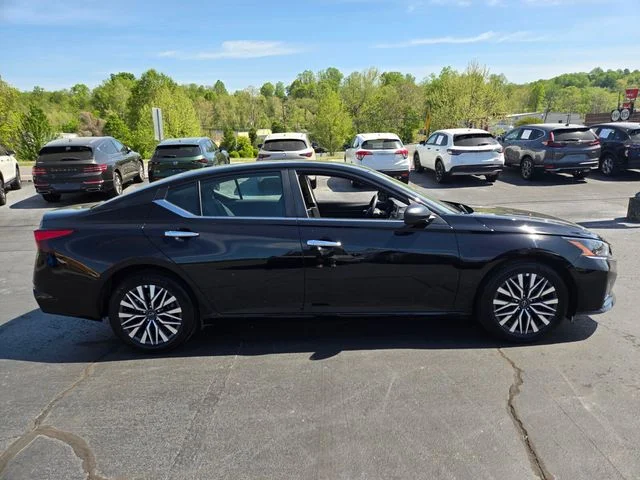 Used 2025 Black Nissan 2.5 SV image 9