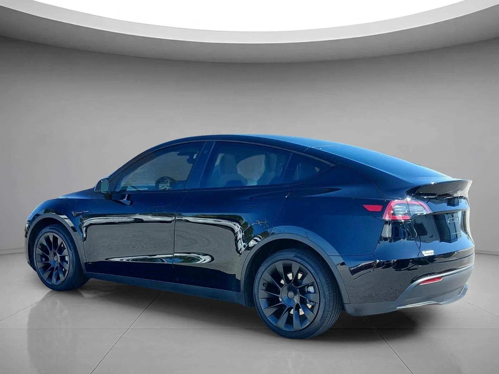 Used 2023  Tesla Long Range image 3
