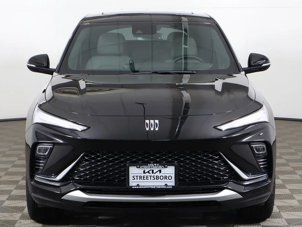 Used 2024 Black Buick Avenir image 11