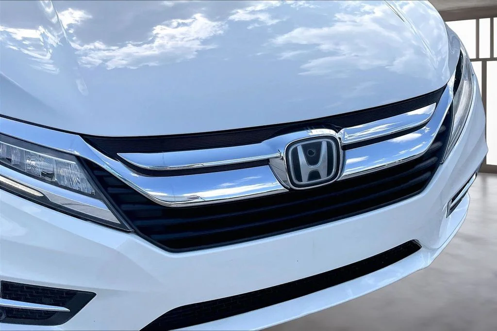 Used 2019 White Honda Touring image 33