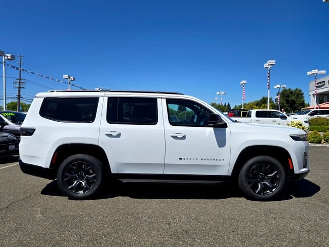 New 2026 Bright White Clear-Coat Exterior Paint Jeep Limited Altitude image 7
