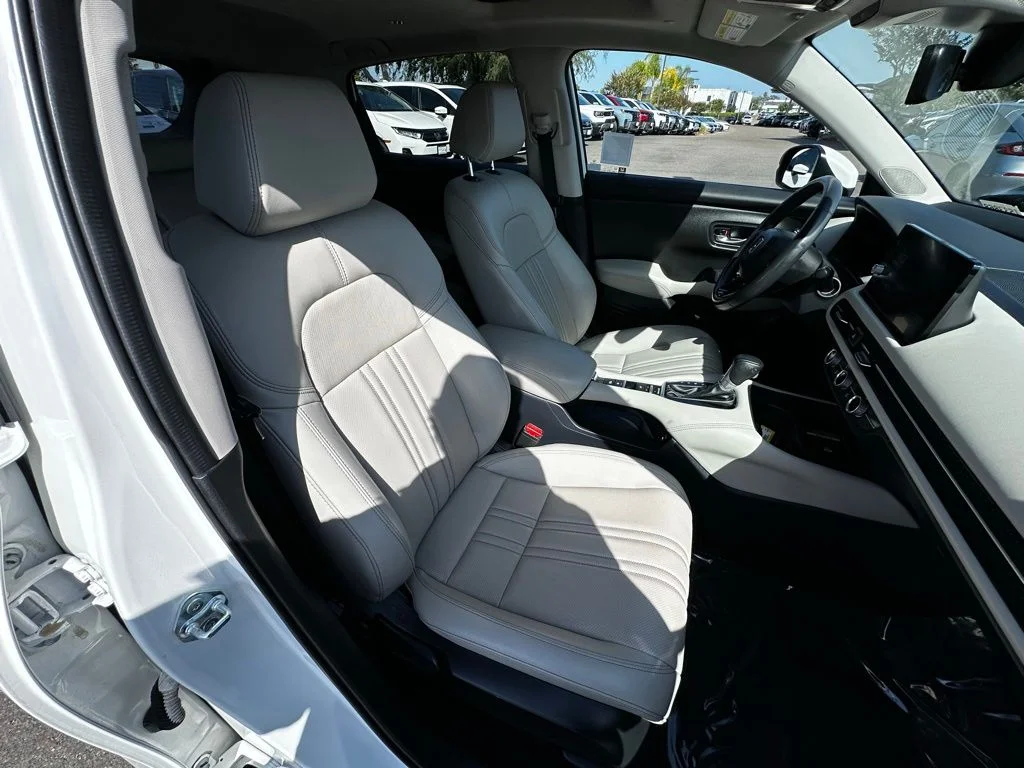Used 2025 White Honda EX-L image 13