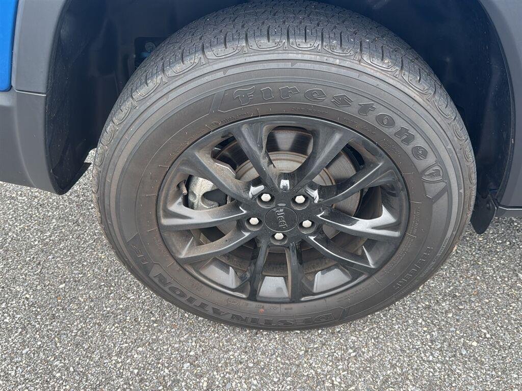 Used 2023 Hydro Blue Pearlcoat Jeep Altitude Lux image 13
