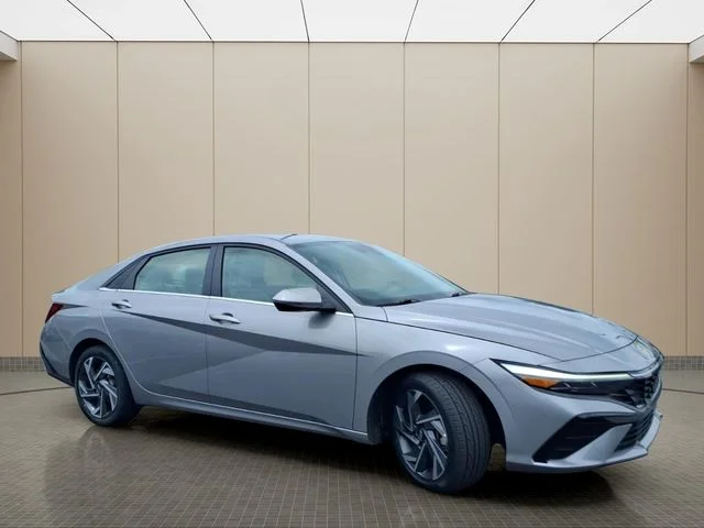 Used 2025 Silver Hyundai Limited image 5