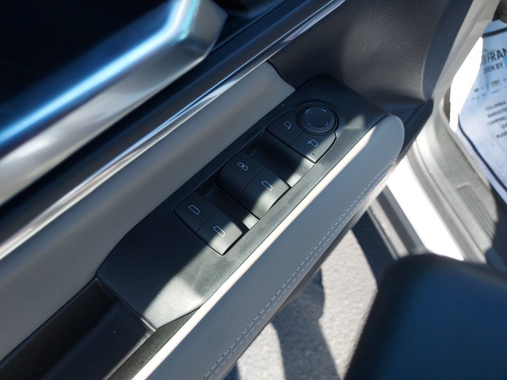 New 2027 Summit White GMC Elevation image 11