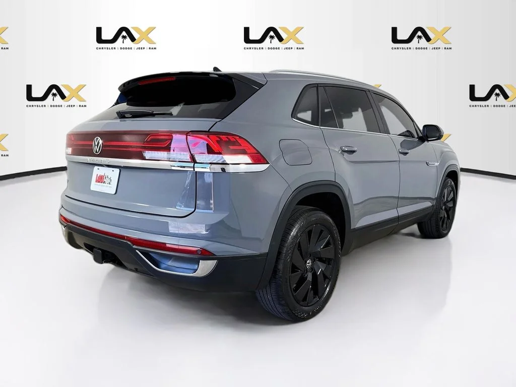 Used 2024 Gray Volkswagen 2.0T SE w/Technology image 7
