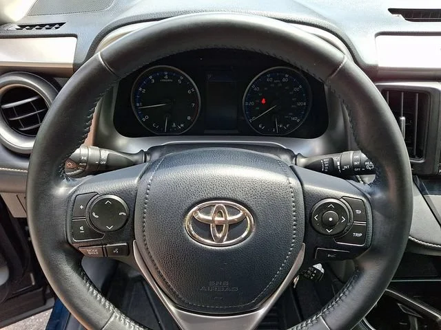 Used 2017 Blue Toyota XLE image 20