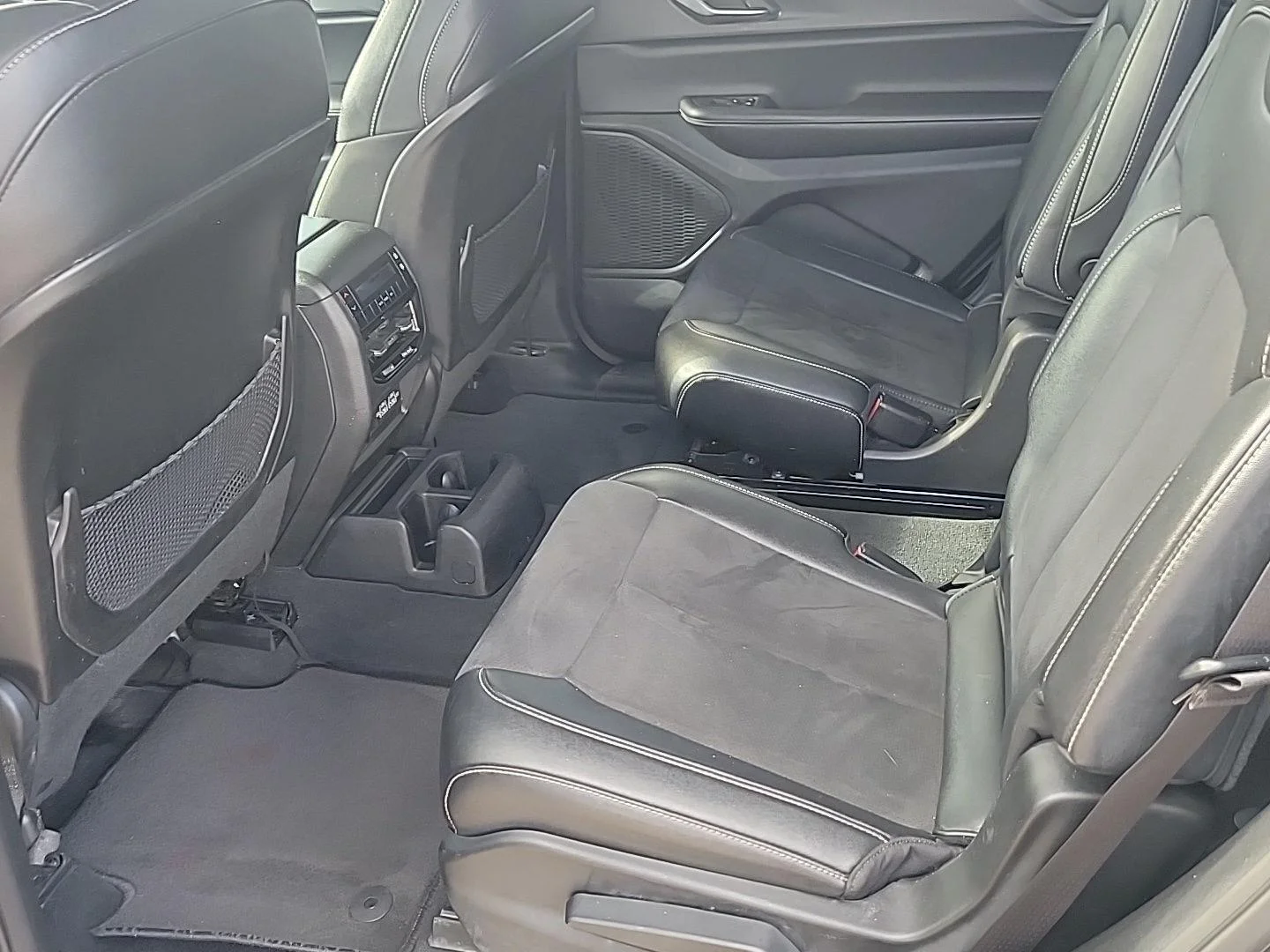 Used 2023 Silver Zynith Jeep Altitude image 10