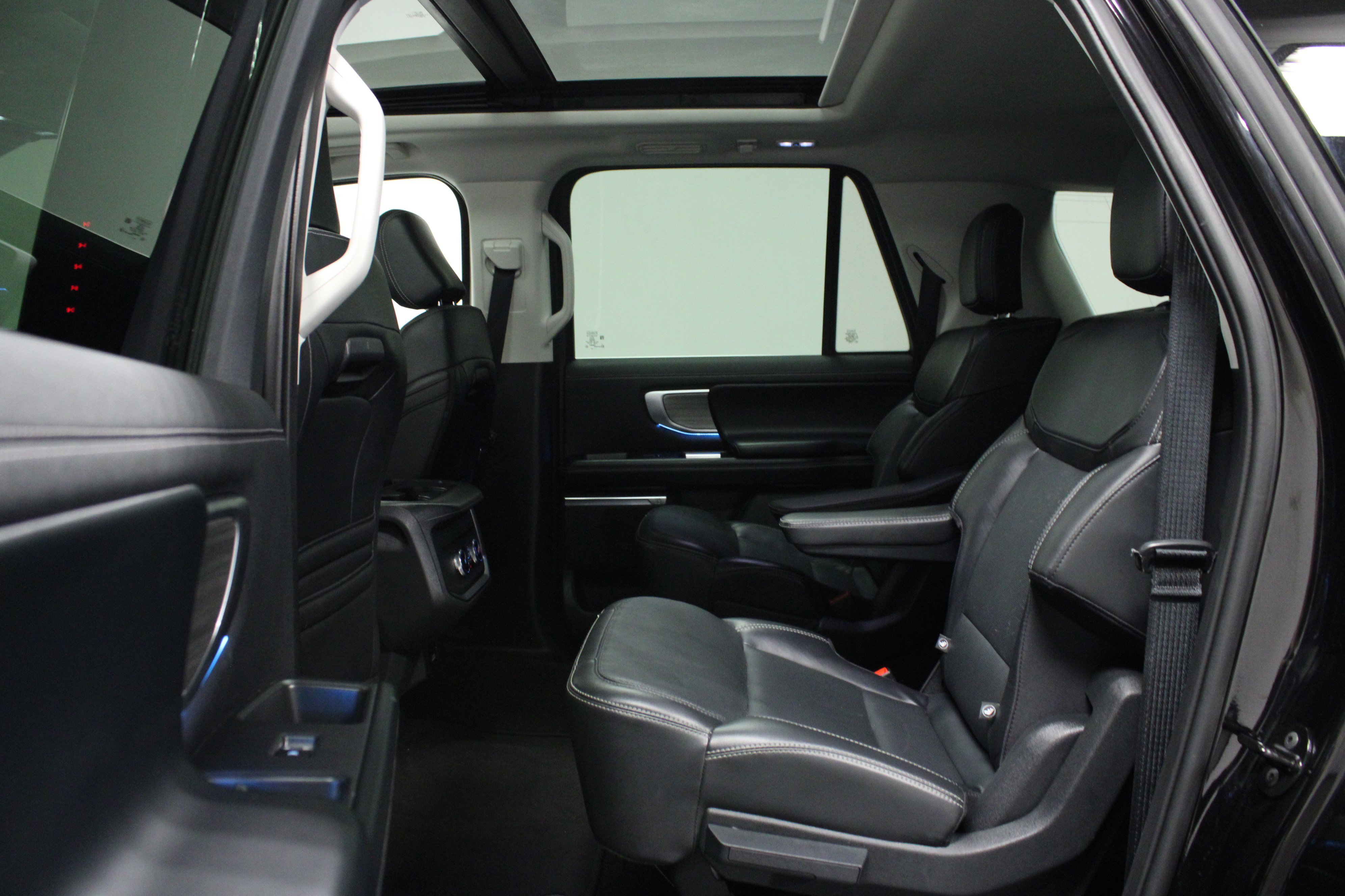 Used 2025 Black Metallic Ford Platinum image 13