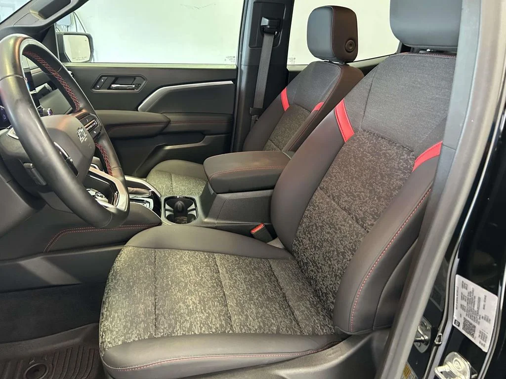 Used 2025 Black Chevrolet Z71 image 16