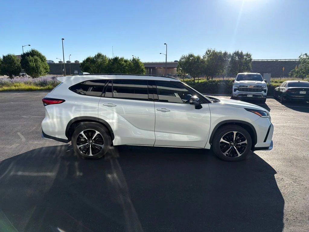 Used 2022  Toyota XSE image 6