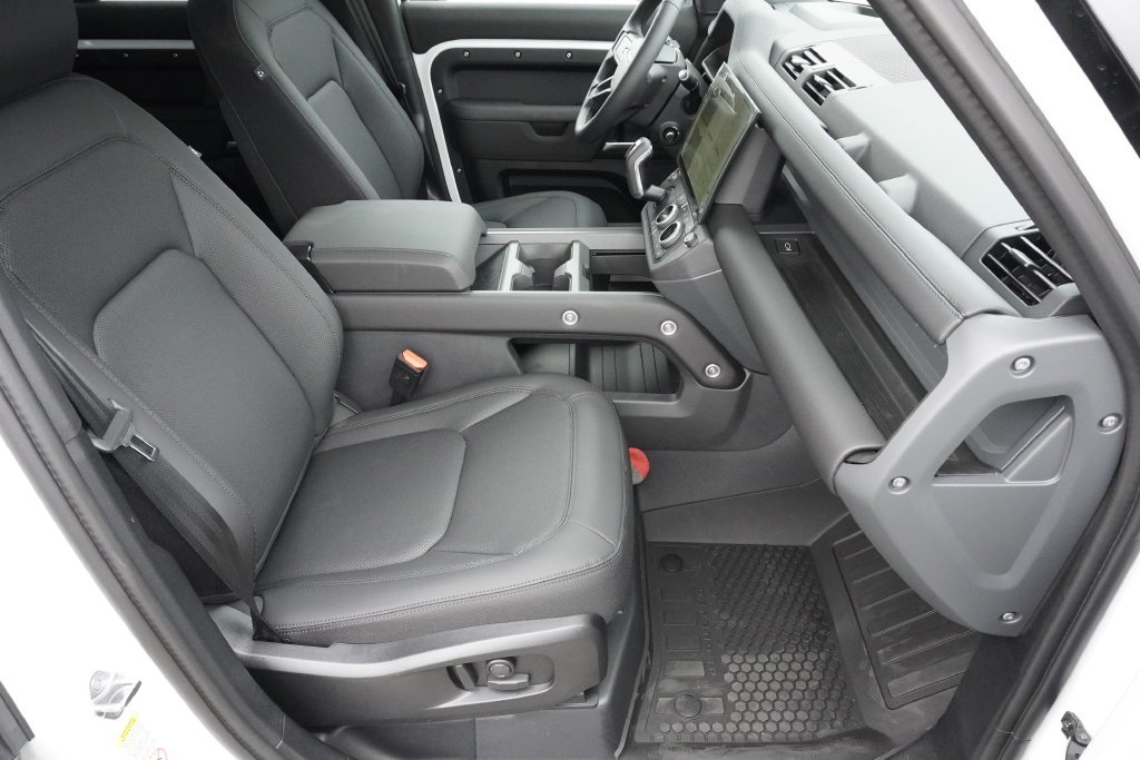 New 2026 Fuji White Land Rover S image 23