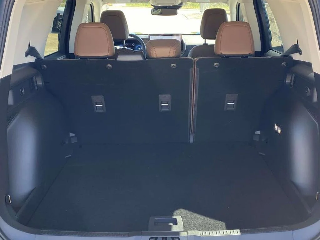 New 2025 Shadow Black Ford Outer Banks® image 11