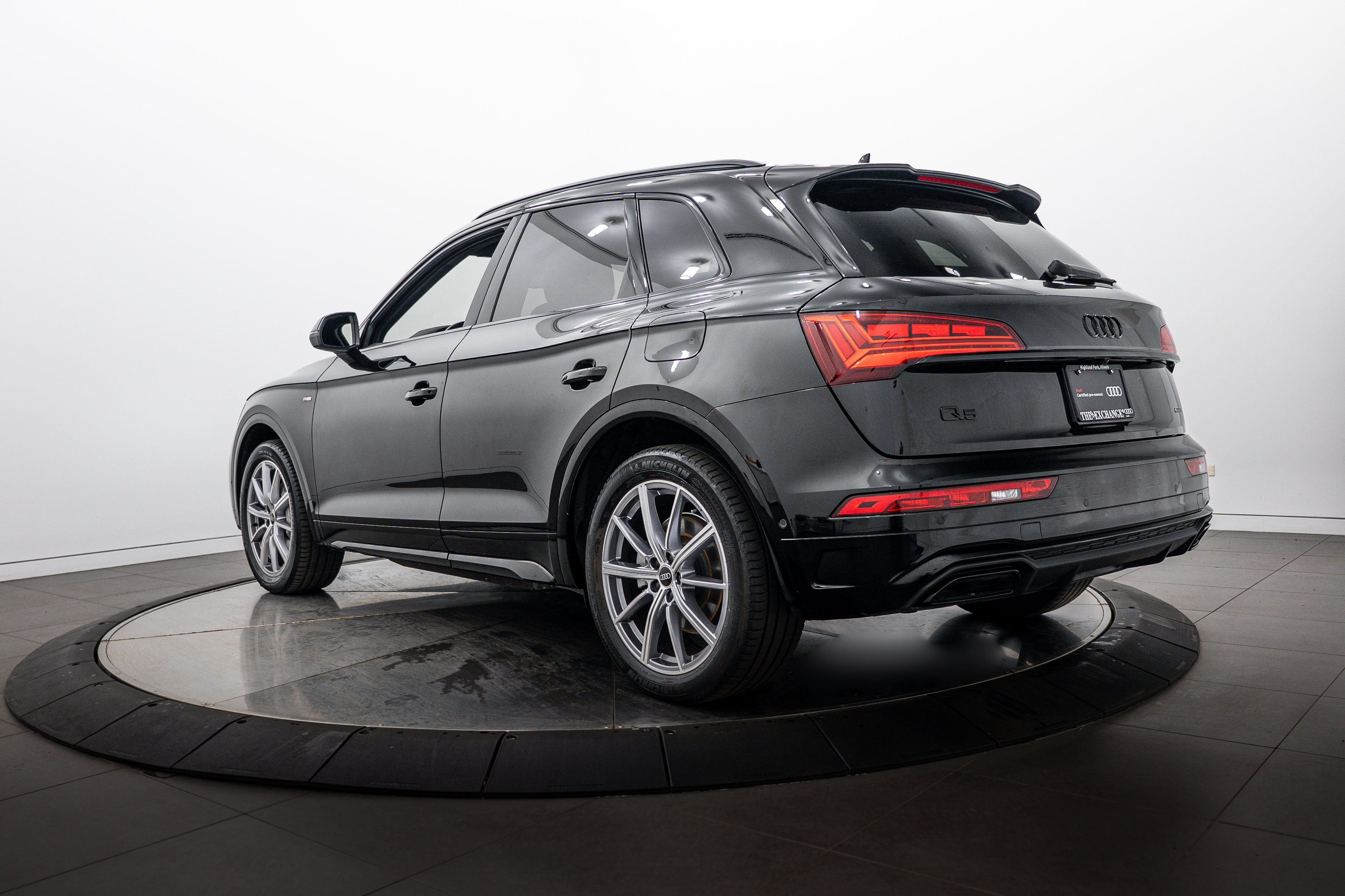 Certified Used 2023 Mythos Black Metallic Audi S line Prestige image 5