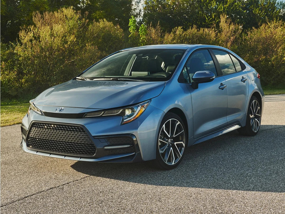 Used 2020 Blue Toyota SE image 1