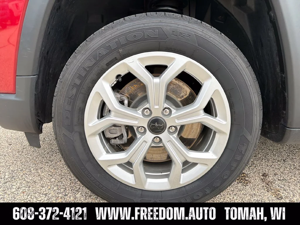 Used 2025 Red Jeep Latitude image 13